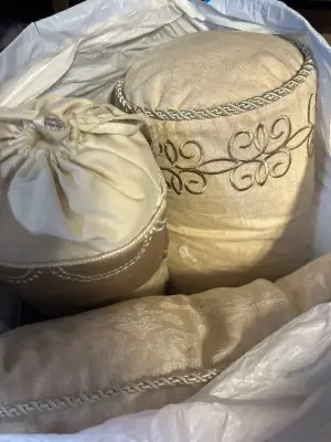 3 decorative pillows