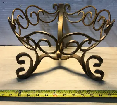 Metal basket holder