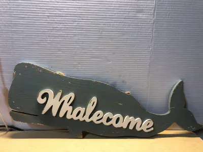 Wooden whalecome sign