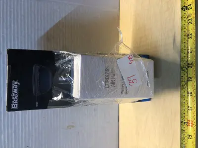 Cordless air pump and a manual air pump
