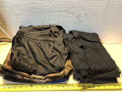 5pc shorts size xl-2x woman’s leggings size xl, 2 shirts xl