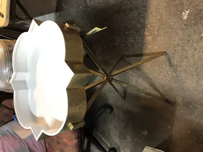 Standing tray