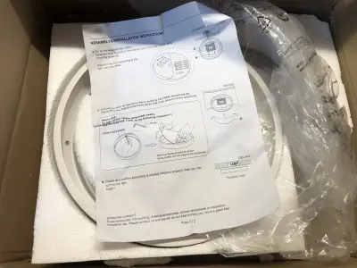 Round light fixture