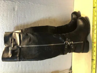 Zigisoho black boots size 7 (scuffed in a few places and peeling)