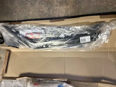 tape on side window reflectors