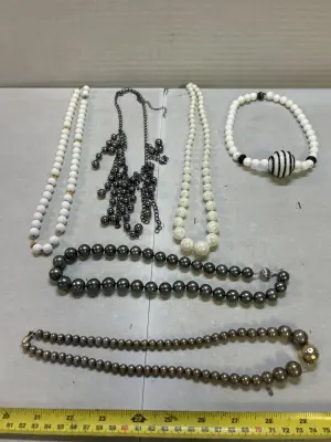 6 costume, jewelry necklaces