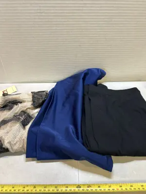 3 medium leggings