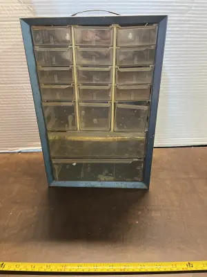 toolbox (rusted)