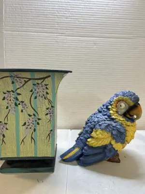 2 assorted decor