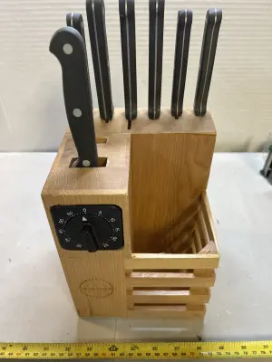 knife rack/kitchen timer missing 1 knife