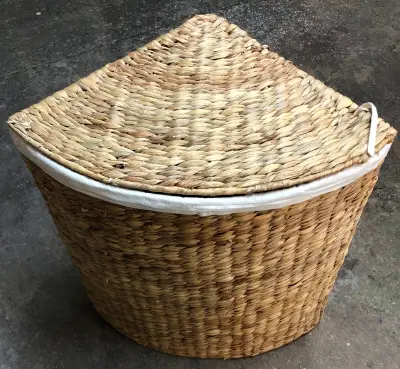 Corner woven hamper