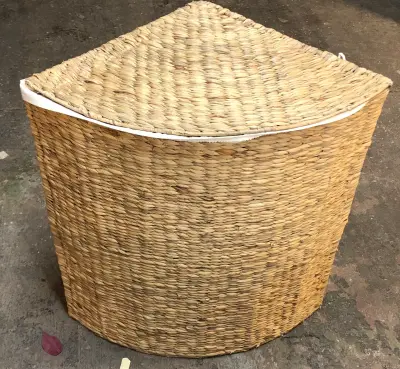 Corner woven hamper