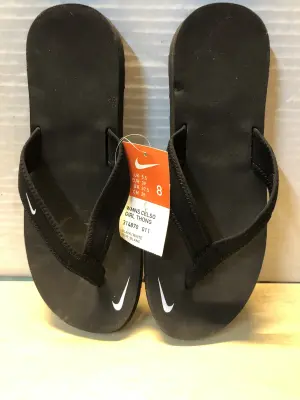 Size 8 Nike flip flops