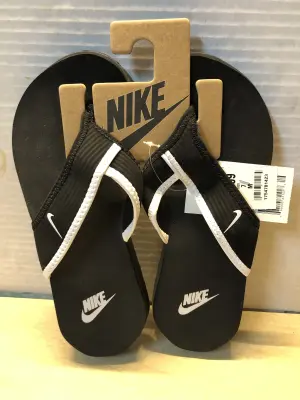 Size 7M Nike flip flops