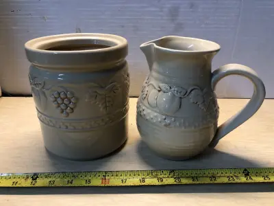 2pc Cream and sugar jugs missing lids