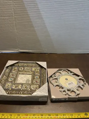 2ct picture frame , 3.5x3.5 in picture frame