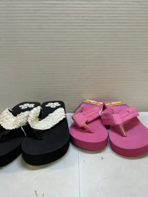 2 size small 7 flip flops