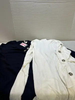2 XL womens long sleeve shirts