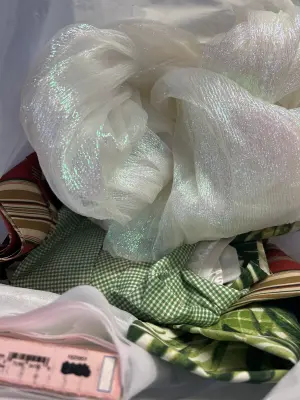 bag of assorted fabric/craft