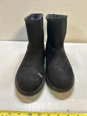 size 7 boots small stain