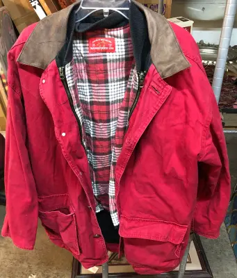 Red Marlboro country store size medium zipped lined jacket