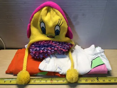 Popcorn tank, tweety hat, 2 xl shirts