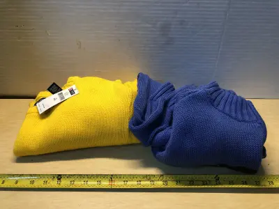 2 size XXL champs sweaters