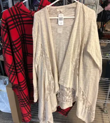 Zipped Shaw and size XL shirt