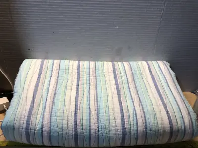 Unknown size reversible quilt has some picks in it