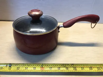 2qt Paula dean pot with lid used as is