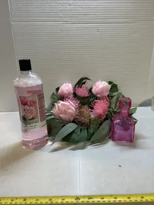 glass decor small wreath and scented liquid