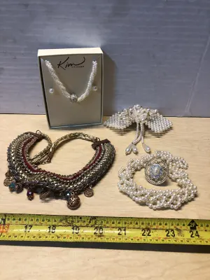 Lot of pearl jewelry