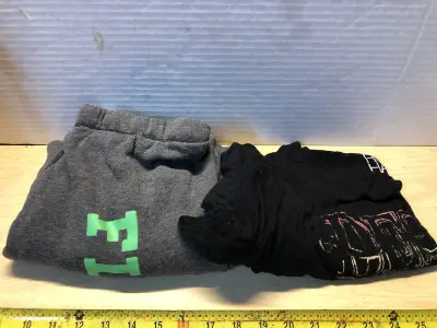 Size xl capri joggers size xl shirt