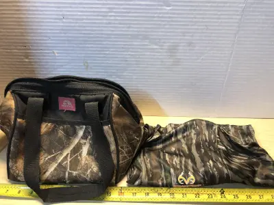Igloo lunch bag used real tree shirt size large