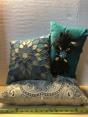 3pc throw pillow