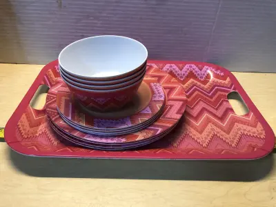 13 pc plastic dish set