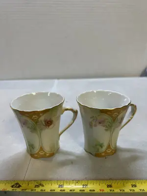2 glass cups