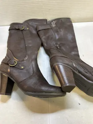 size 7 boots needs cleaned