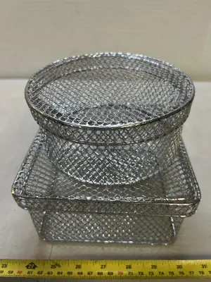 2 wire baskets with lids