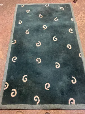 rug unknown size needs cleaned