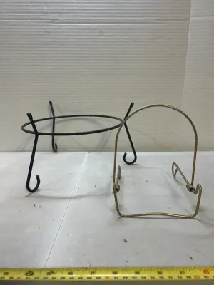 2 plate stands