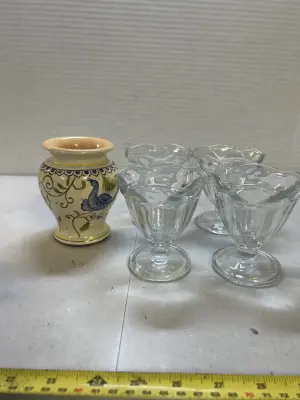 4ct sundae dishes and a vase