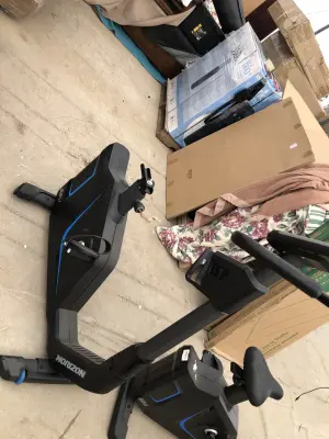 Horizon 5.0 U fitness bike untested as is no cord seat missing