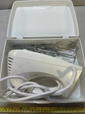 hand mixer set needs cleaned
