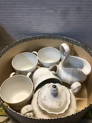 6pc tea set in hat box