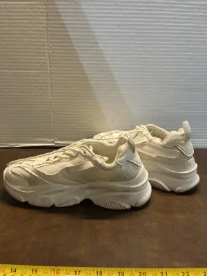 cloud air tennis shoes ( unknown size )