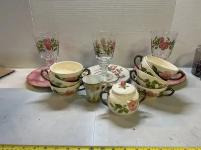 tea set some matching some assorted