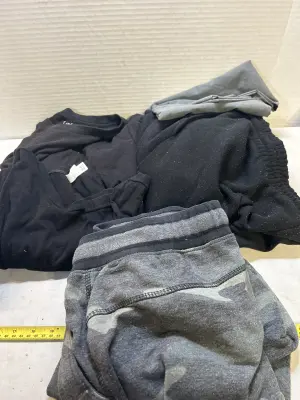 2 pillow cases and XXL clothing bundle