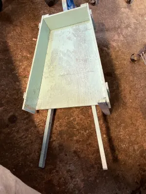 wheel barrel (missing leg)