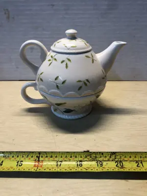 Harry and David tea pot and cup